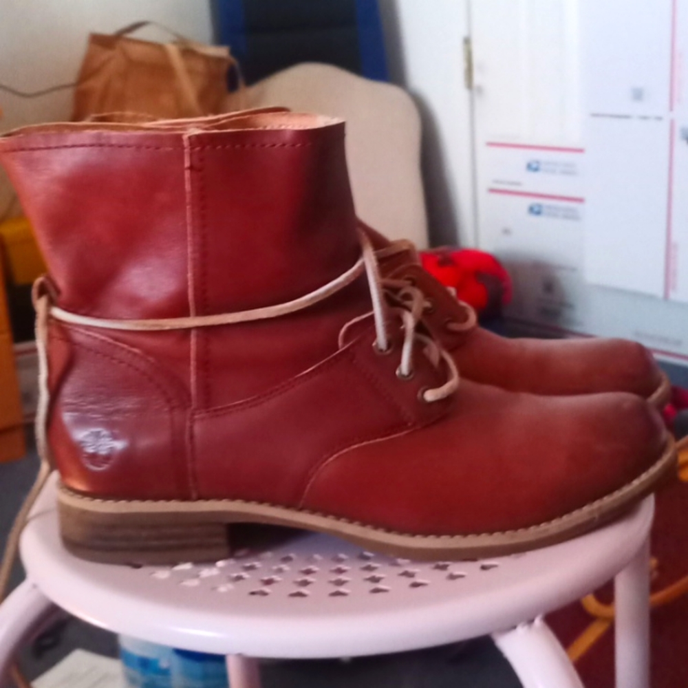 TIMBERLAND ANTI-FAGUE NWOT WOMENS BOOTS.....